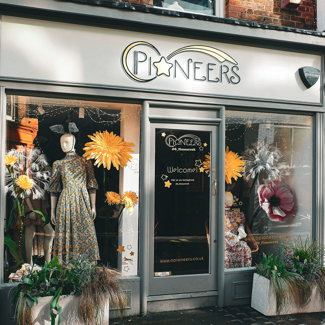 "Book: Independent Shops London" By Michelle Mason - Image 2